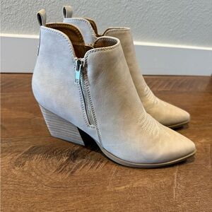 Dolce Vita Booties
